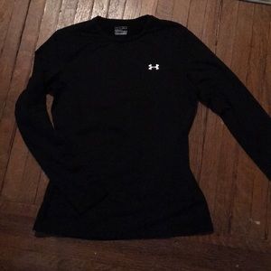 Long-sleeved athletic shirt
